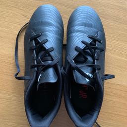 Adidas predator football boots

Size UK 4

Only worn a few times