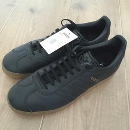 Adidas Gazelle trainers (size 9).
Black leather with gum lowers.
Condition is new with tag.

Casual retro classic. Hard to get hold of these days.

Retail price £70+, bargain !

Collection only.