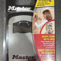 Master lock key safe brand new sealed in original packaging 

- Suitable for Indoor & Outdoor Use
- Stores up to 5 Standard Door Keys
- 10,000 Resettable Combinations
- Easy to Mount