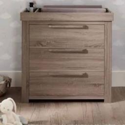 Very Good Condition Mamas and Papas Changing Unit. Wash Grey Color 

Bought for £469. 

Soft close feature. 

Selling for £150. Pick up only.