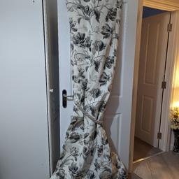 (Gosford Charcoal) black & white floral pattern lined curtain, size
w: 225 cm, d: 275cm.  Cost £968.00
