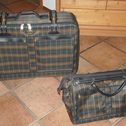 Toller Reisekoffer aus festem Stoffmaterial mit dazugehöriger großer Reisetasche.
Nicht benutzt.