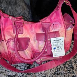 Nagelneue Handtasche mit Etikett
Neupreis: EUR 99,--

Verkaufspreis nicht verhandelbar und Versandkosten trägt der Käufer