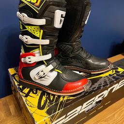 GAERNE SG-J MX boots

Officially a size 5.5 UK, but realistically they’re a size 5-6 due to the adjustable buckles.

In original box, used but in excellent condition