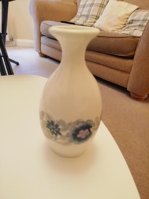 Buy & Sell Nottinghamshire Ashfield - Photos for Wedgwood Clementine vase