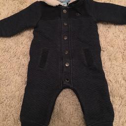 Gorgeous Ted Baker Snow Suit
Like New
Keeping baby Nice and Snug
9 - 12 months