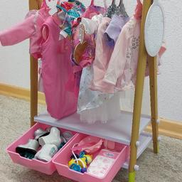 Baby -Born Bekleidung inklusive Schuhe, Windel, Schnuller mit Ton und Licht, Spiegel usw...In Wörgl abzugeben.