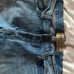 Burton Menswear Jeans

34 waist
32 length 

Button fly

Stretch Skinny 

Worn once 

Collection from Chislehurst BR7 6 
Am willing to post.
