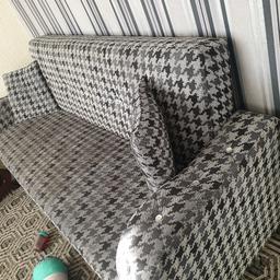 2 IDENTICAL SETTEESS AND OTTORMAN FOR SALE GOOD CKEAN SMOKE FREE PET FREE STORAGE UNDERNEATH SETTEES CAN DELIVER LOCAL FOR FREE ANY QUESTIONS PLZ MESSAGE NO OFFERS THANKS I DONT NO WHY BUT NOT RECEIVING MESSAGES PLZ RING 07706 365808 
