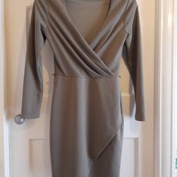 Miss Selfridge dress in no crease material.
Ex. cond.
Just needs your own belt to complete it
Fy3 layton or post