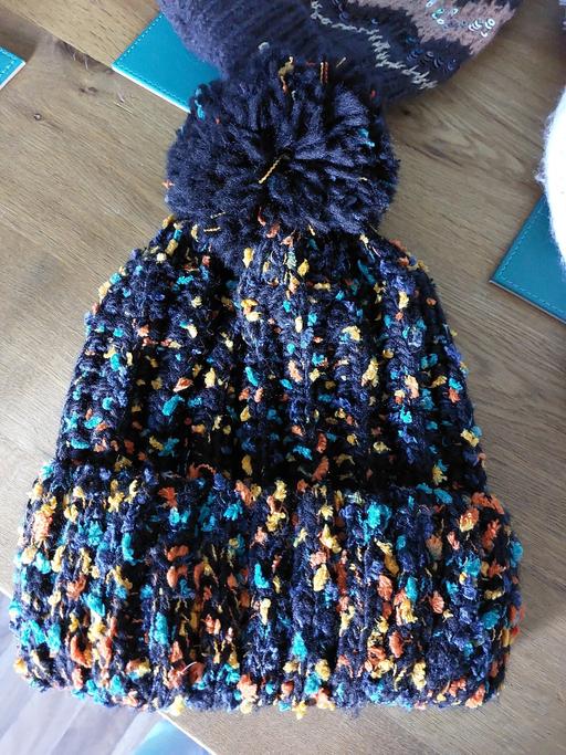 Buy & Sell West Midlands Birmingham - Photos for Ladies warm bobble hat.