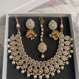 Brand new never been worn 
Necklace, earrings and tikka 
Box included