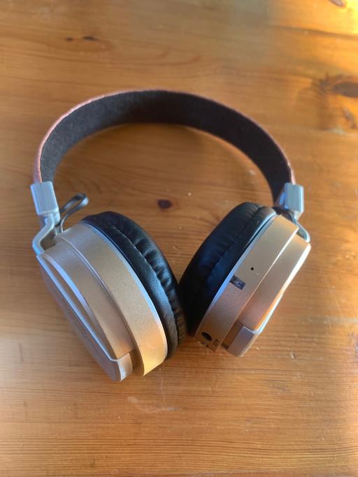 Buy & Sell Surrey Waverley - Photos for JBL BLUETOOTH HEADPHONES