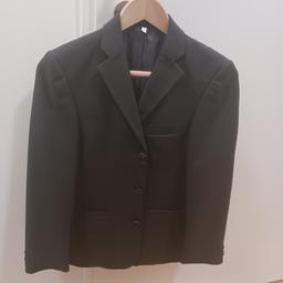 Eleganter Anzug aus Sakko, Weste und Hose von C&A in Gr. 152 . Wurde nur 3x getragen.
Selbstabholung,
Keine Rücknahme da es ein Privatverkauf ist.