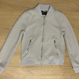 Gr S
Sweaterjacke grau mit Silber Details