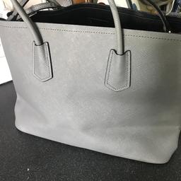Lovely new grey useful shoulder bag. Excellent condition. I have not used this bag. It was given as a gift.