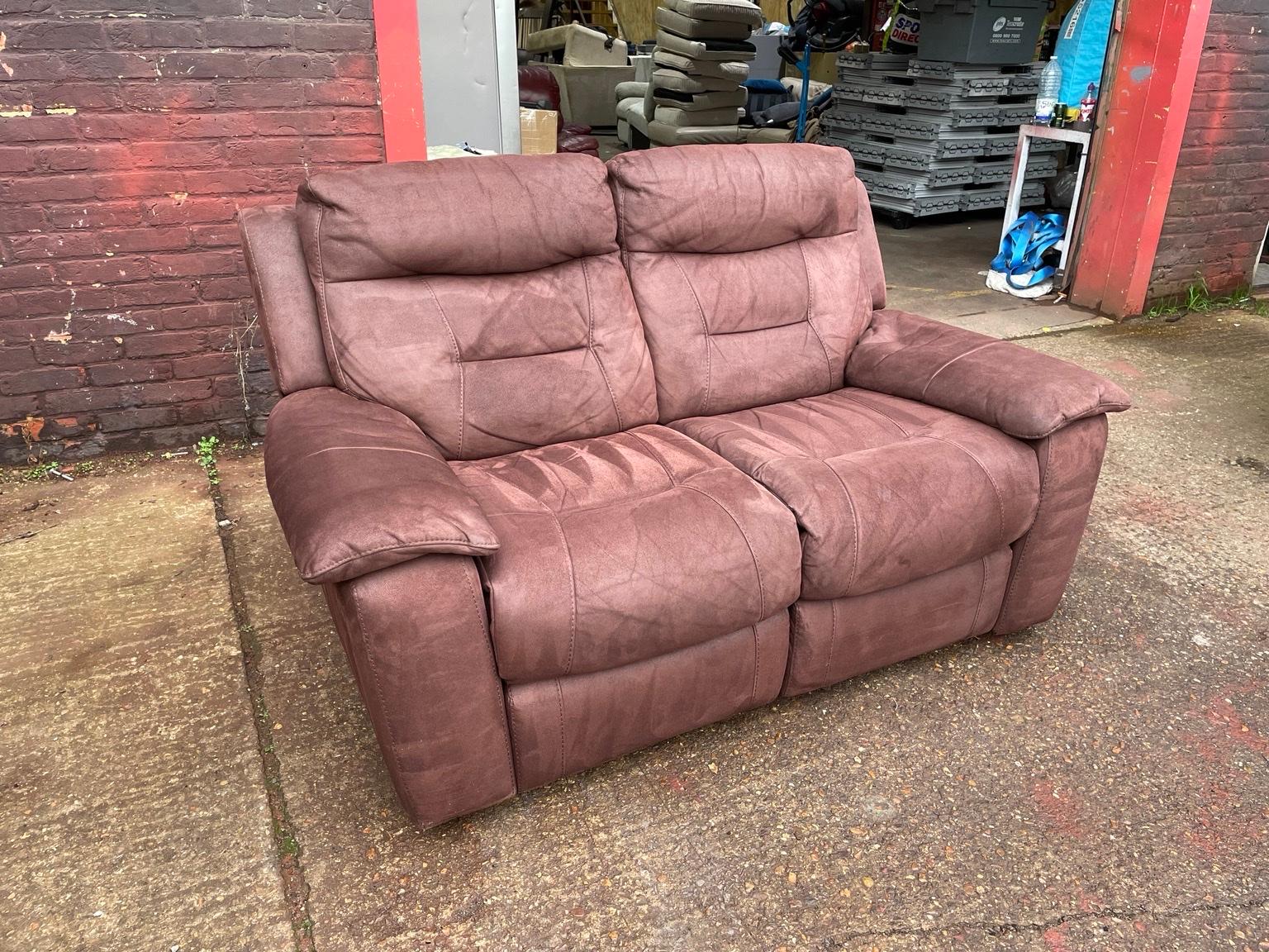 Harveys 2 Seater Electric Recliner Sofa in Dacorum for £100.00 for sale