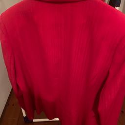 Damen blazer
Grosse 44
Farbe rot