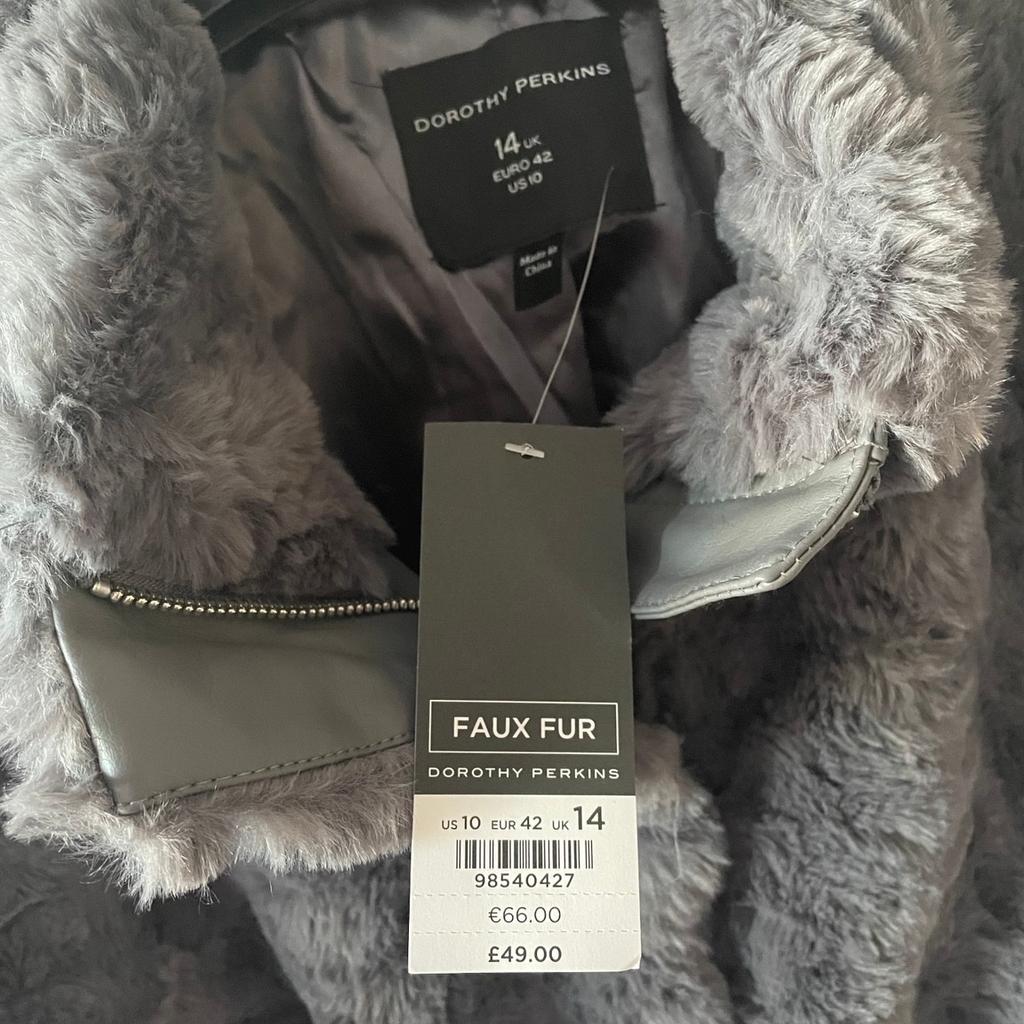 Brand New Faux Fur Grey Coat

Size : 14

Bought from Dorothy Perkins RRP £49.00