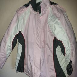 Ski Jacke gr. XL
Rosa grau Farben
Mit vielen nützlichen Taschen an den Seiten und innen
Siehe Bilder
Neupreis 89,-€