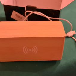 Verkaufe eine Wood Alarm Uhr mit Wireless Charger
USB Anschluss inkl. Kabel (Sprachsteuerung)
kleines Handbuch
