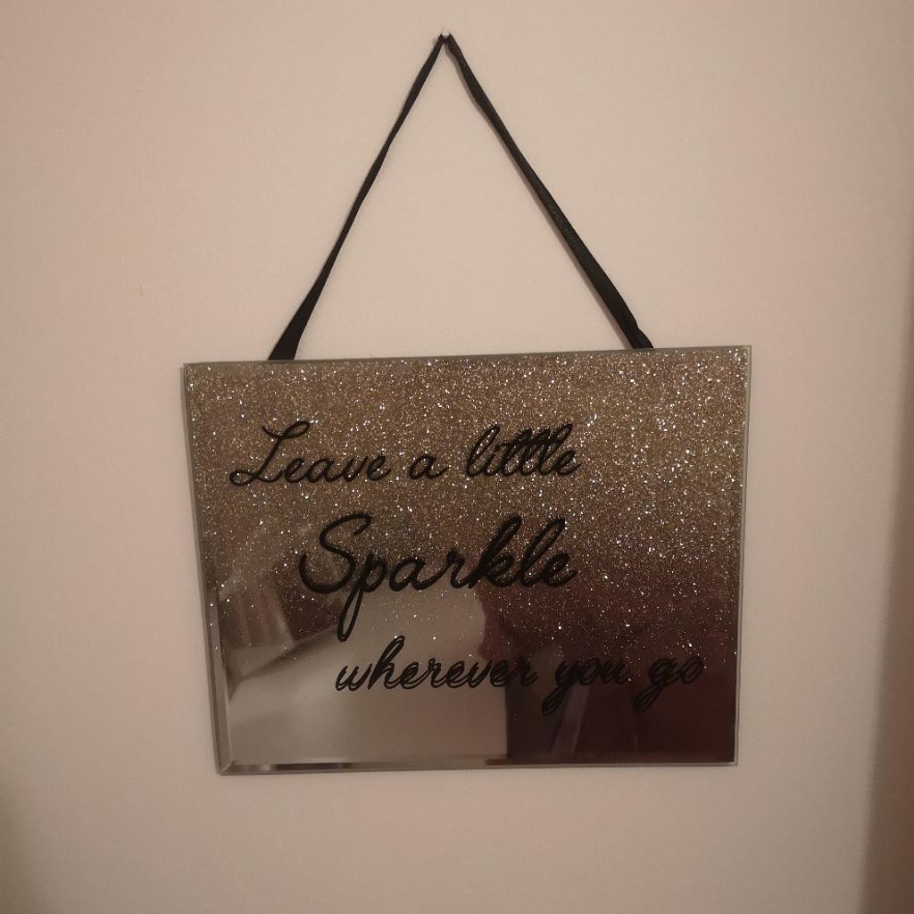 Gold glitter
Mirrored

"Leave a little sparkle wherever you go"