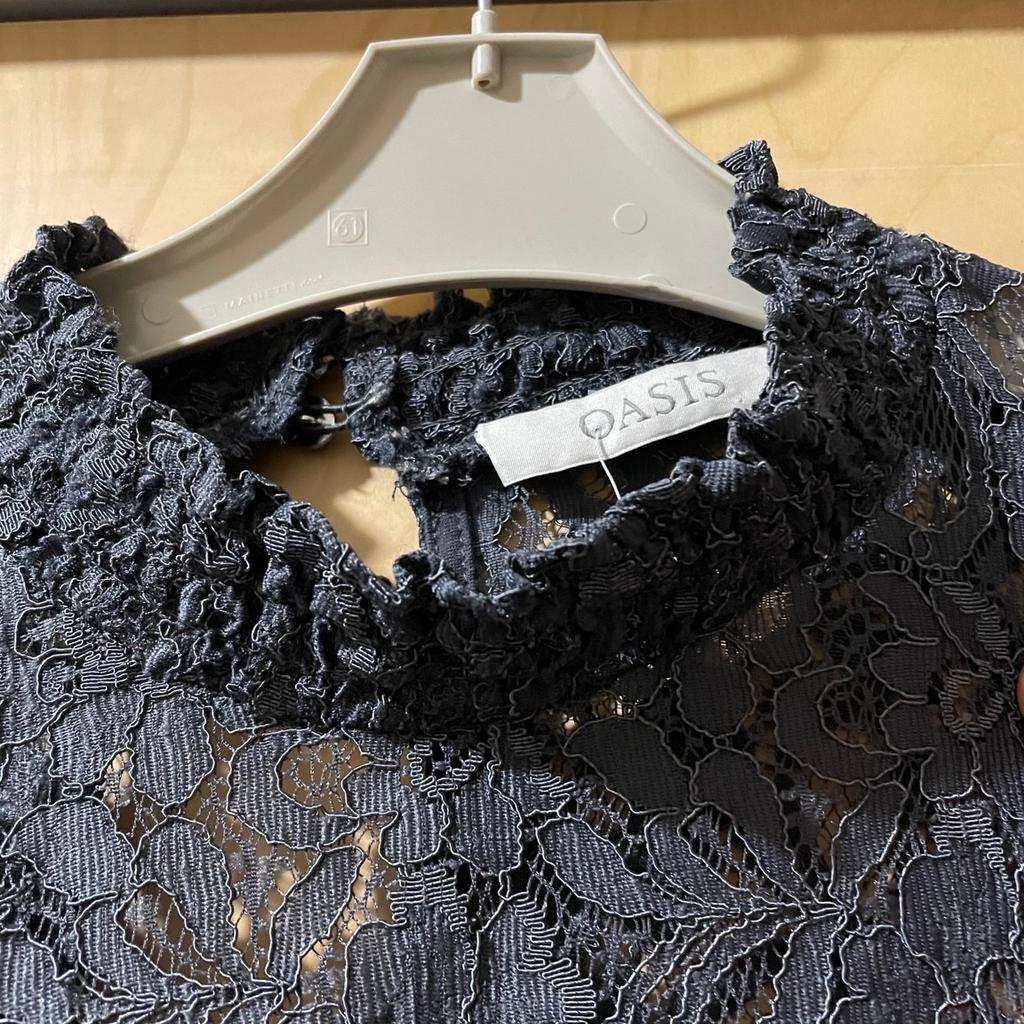 Oasis blouse top beautiful on lace with a cuff style sleeve and buttons at the neck
It is labelled a L I would say it will fit a 12