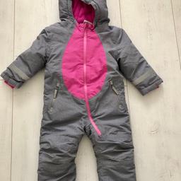 Warme Schneeoverall für Kleine Kinder
Größe: 92
Farbe: Grau / Pink
In sehr guten Zustand