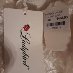 Ich verkaufe mein Brautkleid.
Noch Original Länge und nichts geändert ,
Nur probiert im Geschäft ,
Zum Kleid :
Marke : Ladybird ( italienisch)
Größe: 50 ( ich hab normal Kleidergröße 46)
Farbe: Weiß (Siege Foto )

NP: 1498,00€