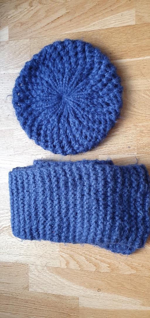 Buy & Sell South West London Balham - South West London - Photos for Wollen Hat&Scraf Set: hand knitted