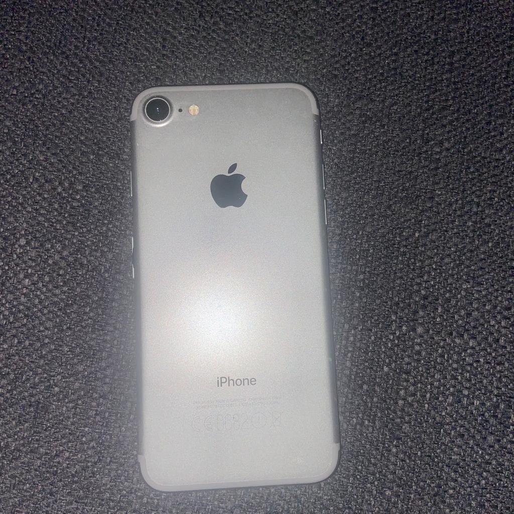 Apple iPhone 7 white colour good condition .
Kept in good condition with cover and screen protector 128 GB