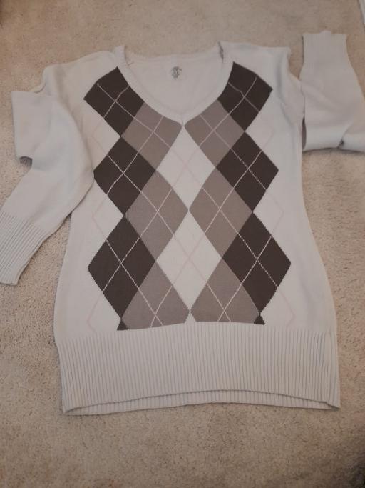 Buy & Sell Surrey Guildford - Photos for 100% cotton v- necked knitted jumper