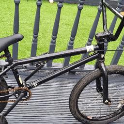 Jet bmx stunt bike
20" wheels
Black in colour
Used but good condition
Cost around £350 new
Just unused looking for £30 ono for it
Pick up ONLY
S12 Hackenthorpe