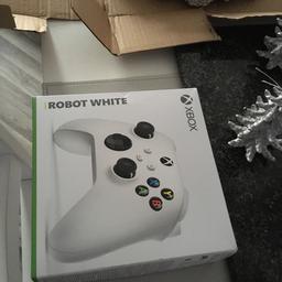 Brand new XBOX controller, robot white.0VNO