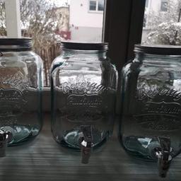Neue Glasbehälter für Wasser, Saft und Co.
Alle zusammen 15€

Abzuholen in Dornbirn