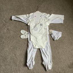 This set of clothing is for infants 9-12 months and has 7 pieces including: 
- leggings with feet
- shirt
- bib
- mitts and hat
- bodysuit
-full length sleep suit
Brand new. No delivery, collection only