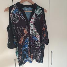 Stunning Ladies Top size 6 in excellent condition comes from pet and smoke free home!