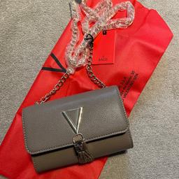 Brand new Valentino Shoulder Bag.
Unworn
Unwanted Gift