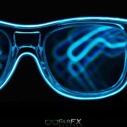 LED-Brille Leuchtbrille Partybrille Festival

Der Rahmen ist transparent

Farbe Blau 
Ohne AA-Batterien

ca. 103 cm langes Kabel,

 um das Batterienfach in der Hosentasche zu verstecken

Grossbrief Versand 2,80 Euro

Hermes versichert  : 4,50 Euro