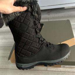 Super warm and cosy walking boots perfect for snow and rain 
Stylish with the fur addition xx