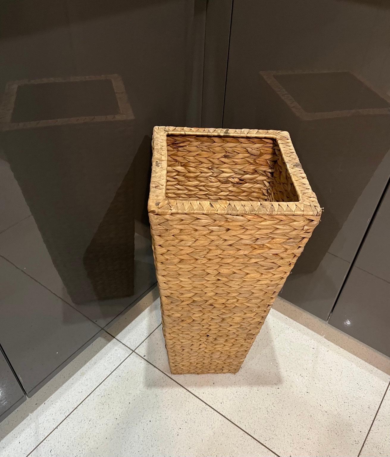 Wicker umbrella stand pending in Swindon für 10,00 £ zum Verkauf
