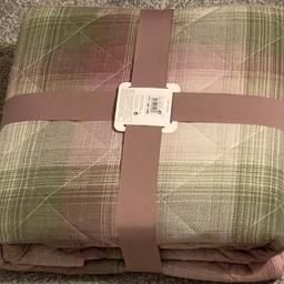 Brand new,  excellent condition 
Pink and green check throw
From NEXT