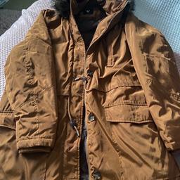 Lovely padded coat from very in a mustard colour. Size 20. Selling as it’s just to big no damage