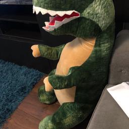Giant dinosaur
Very soft and big , my son doesn’t play with it anymore
In great condition,no damage