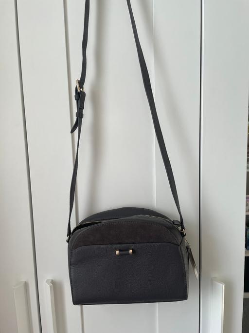 Buy & Sell East London Newham - Photos for Grey leather shoulder/cross body bag