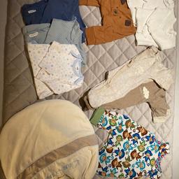 Wir verkaufen ein Babykleidungspaket mit 
3 Langarmbodys 
2 Schlafanzüge 
1 Strampler (handmade) 
1 Schlafsäcken 
Hose mit 2 Shirts 
Rauch- und Tierfreier Haushalt 
Privatverkauf
Versand möglich zzgl. 4€