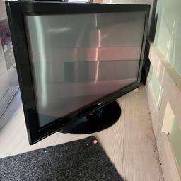 Son has had a new tv so giving away his LG 43 inch tv. It’s an old tv now, I can’t find the remote but works absolutely fine, you can use buttons on tv to turn channels, volume etc. no cracked screen or anything like that, works fine but it is an old tv now .