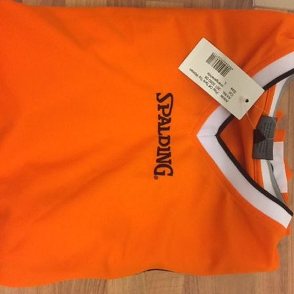 Marke: Spalding
Größe: L
Farbe: Orange
Zustand: Neu mit Etikett

Versand mit Post für 2,50 € oder mit Paket für 4,50 € möglich.
Bezahlung per Überweisung und Paypal möglich