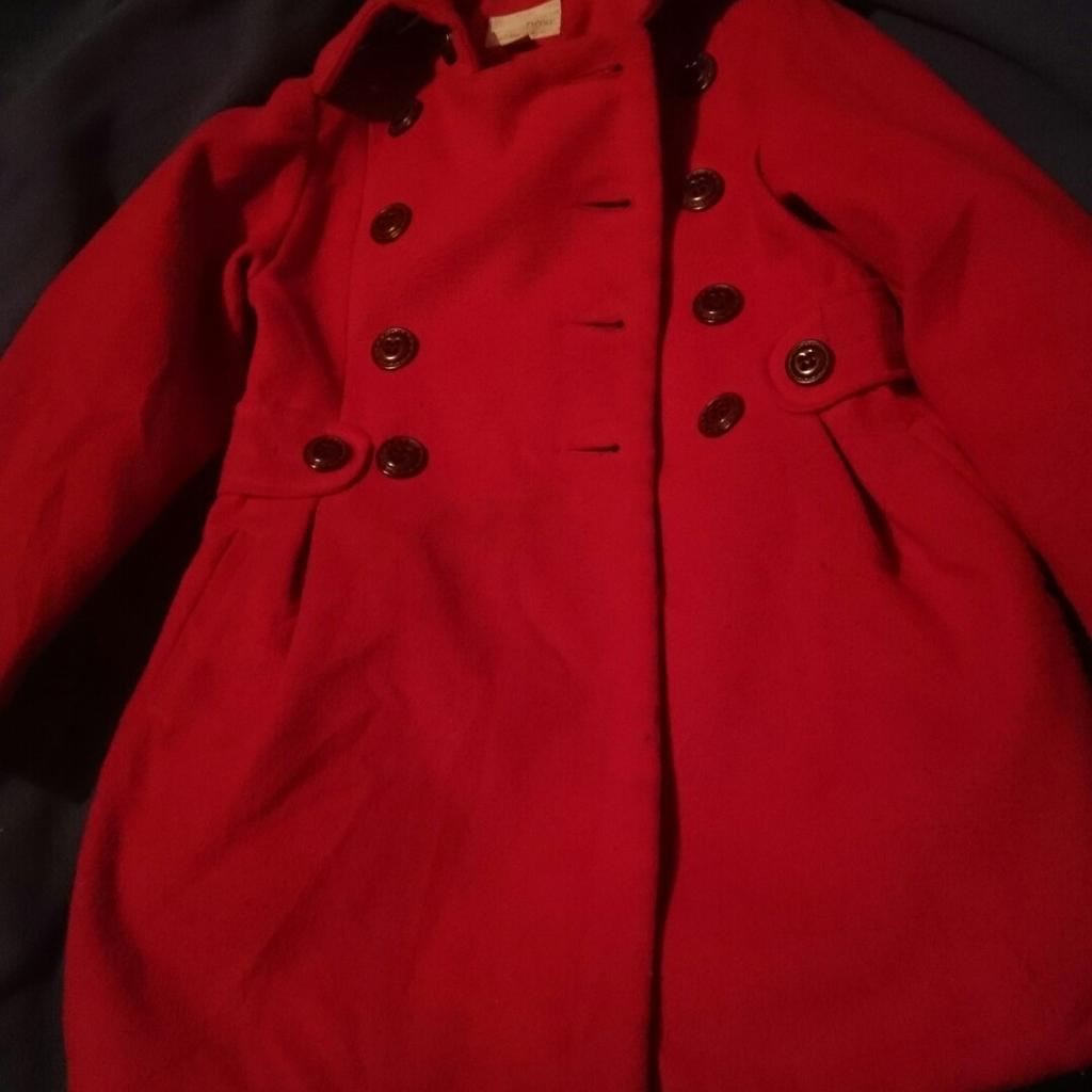 high 116 cms red girls coat with flower lineing age 5/6 collection only bb26dh