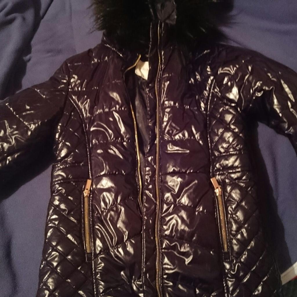 black wet look puffa winter coat lo years fur trim hood zip up good condition collection only bb26dh